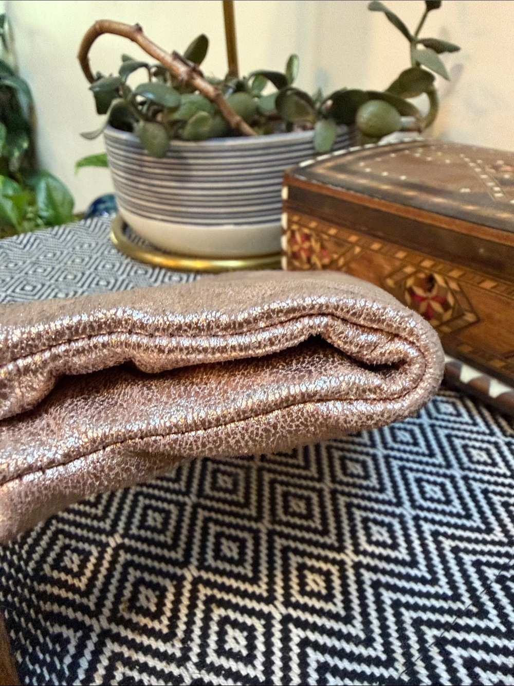 Hobo Lauren Metallic Rose Gold Clutch Bag. Genuine Leather. - Picture 10 of 14